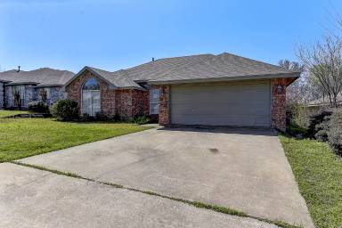 Main picture of 443 Strata Dr