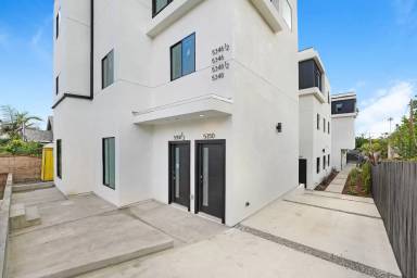 Main picture of 5346-50 Oakland St