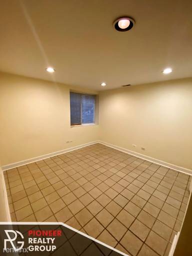 Main picture of 2450 N Southport Ave