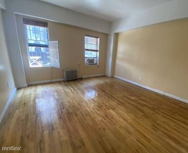 Main picture of 182 E 7th St