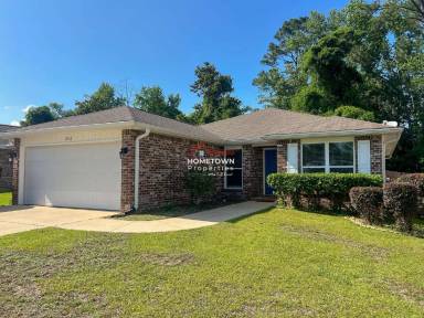 Main picture of 202 Creekview Dr