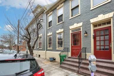 Main picture of 102 S Hanover St