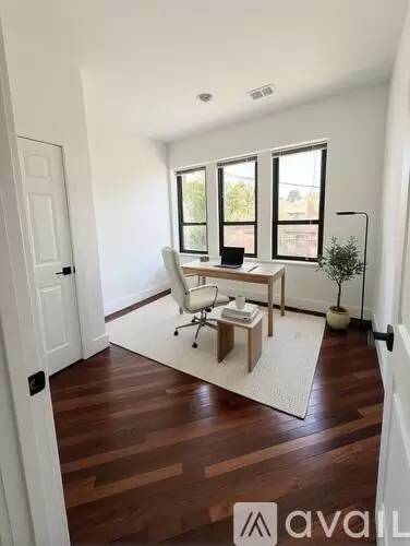 Main picture of 3984 Commonwealth St