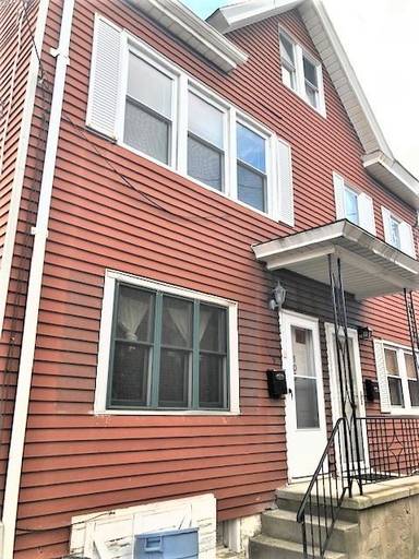 Main picture of 105 Middle St
