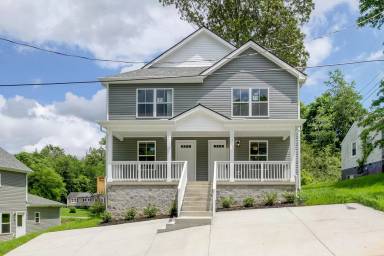 Main picture of 923 Woody Hills Dr