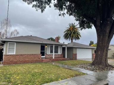 Main picture of 2481 Pioneer Ave