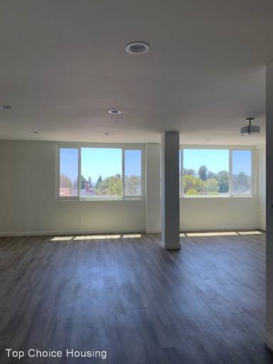 Main picture of 540 Kelton Ave