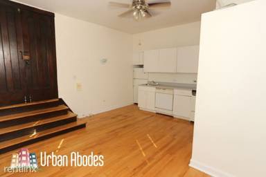 Main picture of 816 W Waveland Apartments