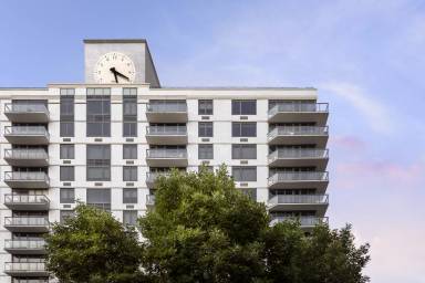 Main picture of 250 East Houston