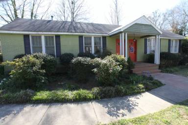 Main picture of 612 7th Ave