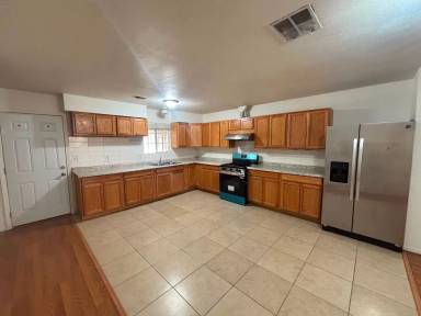 Main picture of 572 Lenrey Ave