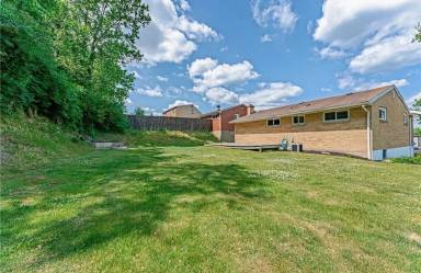 Main picture of 726 Jane St