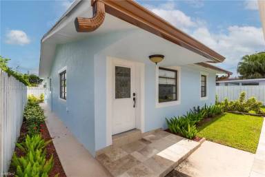 Main picture of 2433 SW 19th St