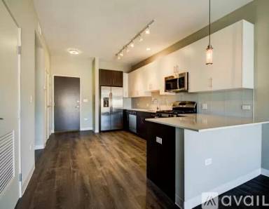 Main picture of 851 W Grand Ave