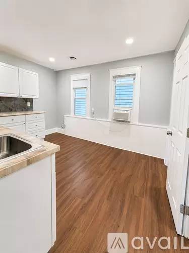 Main picture of 33 W Friendship St
