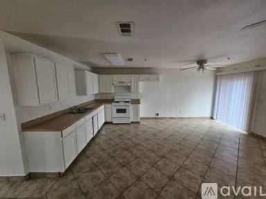 Main picture of 744 S Roche St