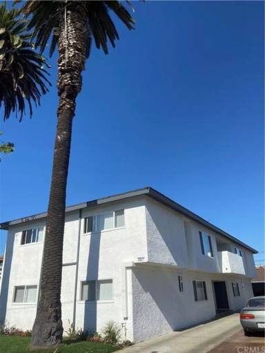 Main picture of 4821 W 117th St
