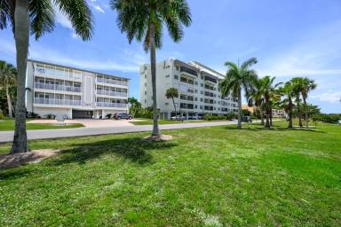 Main picture of 1477 Park Beach Cir