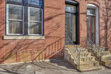 Main picture of 2121 Saint Paul St