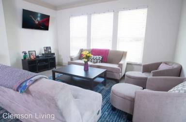 Main picture of 106 Calhoun St