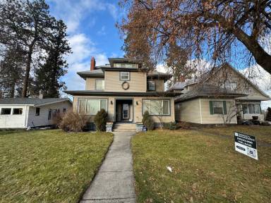 Main picture of 2008 W 9th Ave