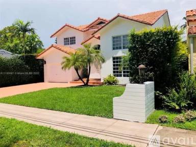 Main picture of 1261 Venetia Ave