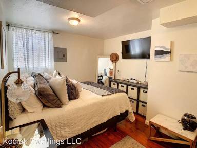 Main picture of 2820 W 38th Ave