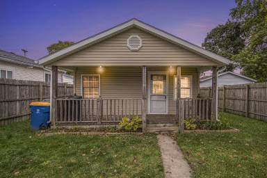 Main picture of 1006 Meridian St