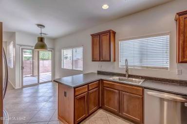 Main picture of 1654 W Blue Horizon St