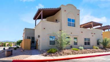 Main picture of 1601 Golden Gate Way