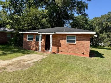 Main picture of 706 Langley Dr