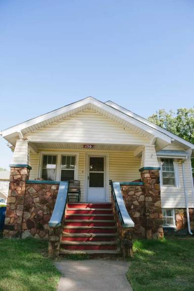 Main picture of 134 W Elm Ave