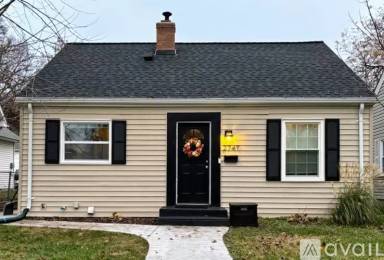 Main picture of 2749 Webster Ave S
