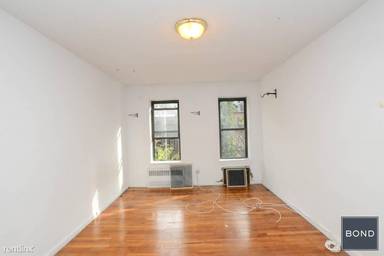Main picture of 324 E 83rd St