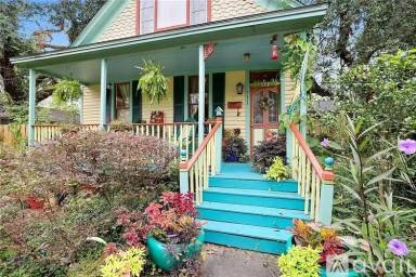 Main picture of 511 S Holly St