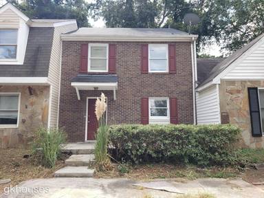 Main picture of 105 Oak Hill Cir