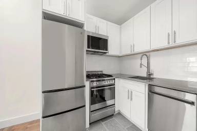 Main picture of 62 W 87th St