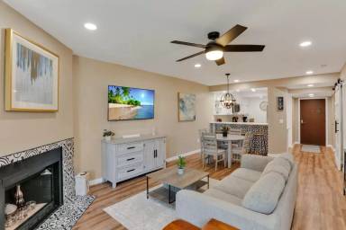Main picture of Pacific Isle Condominiums