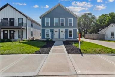 Main picture of 156 SW 8th St