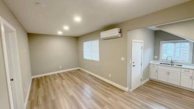 Main picture of 13219 Park St