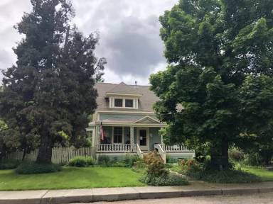 Main picture of 562 Jackson St