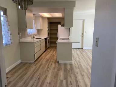 Main picture of 33 Clifton Ct