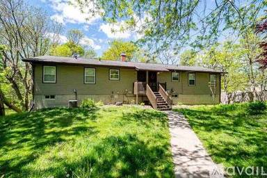 Main picture of 1017 N Summit St