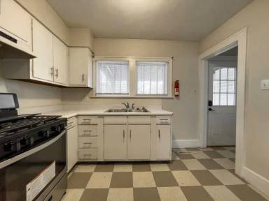 Main picture of 215 S Talley Ave