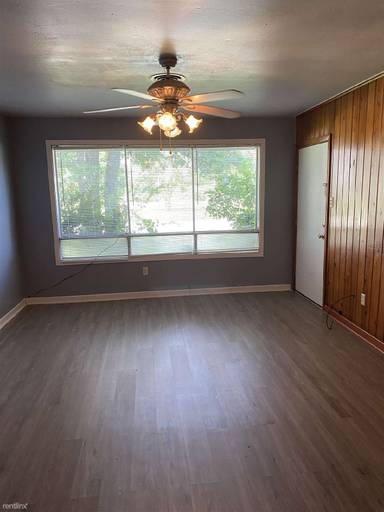 Main picture of 909 Foster Ave