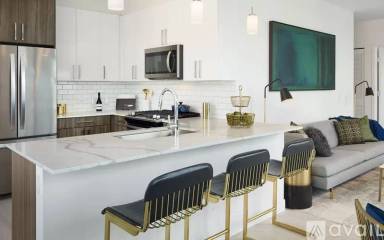 Main picture of 816 S Michigan Ave