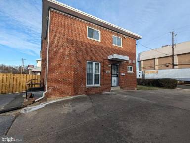 Main picture of 3018 Saint Clair Dr