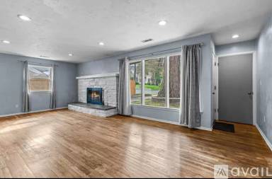 Main picture of 1415 E Main St
