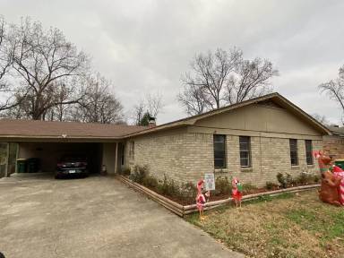 Main picture of 1215 Essex Ln