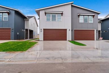 Main picture of 409 N Traquair Ln